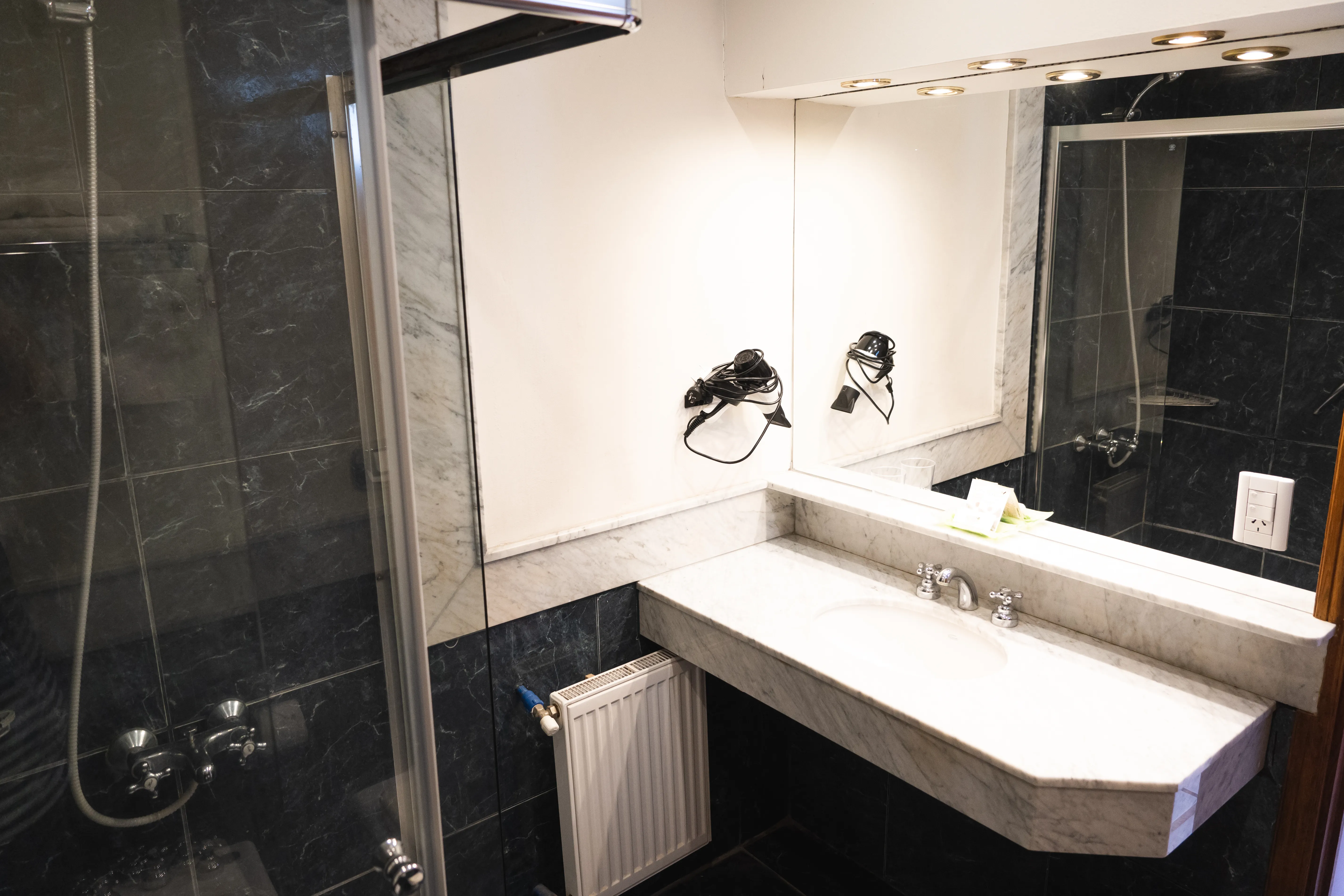 Hotel Francia - Habitacion Doble Superior Baño